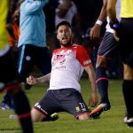 Un penal convertido por el argentino Jonatan Gómez en el tiempo de adición puso a Independiente Santa Fe dentro del grupo de los ocho al vencer un gol por cero a Jaguares.