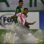 junior-cayo-ante-chapecoense