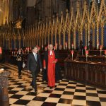 acompanado-por-el-dr-john-hall-el-presidente-juan-manuel-santos-en-conducido-en-la-abadia-de-westminster