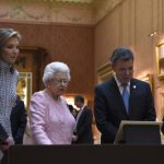 el-presidente-juan-manuel-santos-conversa-con-la-reina-isabel-ii-de-inglaterra
