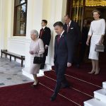 El Presidente Juan  Manuel Santos y su esposa María Clemencia Rodríguez de Santos cuando se despedían este jueves de la Reina Isabel II y el Príncipe Felipe de Edimburgo, al terminar su visita a Londres.
Foto César Carrión - SIG