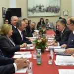 Presidente Santos reuniéndose con miembros del Congreso de los Estados Unidos, inició su agenda este jueves en Washington el Presidente Juan Manuel Santos, quien fue acompañado por el Ministro de Defensa, Luis Carlos Villegas, entre otros altos funcionarios. Foto: César Carrión - SIG