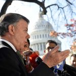 “Les manifesté que esperaba continuar la relación que Colombia ha tenido con republicanos y demócratas”; dijo el Presidente Santos al salir de una reunión con congresistas estadounidenses.