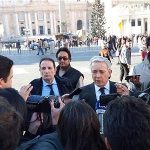 el-expresidente-uribe-hablo-con-los-medios-tras-su-encuentro-con-santos-y-el-papa
