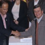 Juan Camilo Restrepo (izquierda) y “Pablo Beltrán” (derecha), respectivamente.