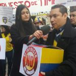 Colombianos Rechazan alto costo de pasaportes4