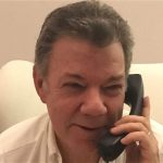 El momento en que Santos hablaba con Donald Trump.