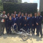 Equipo de estudiantes con Julián Echeverry, director de programa de Ingeniería Mecánica, y Luis Carlos Longas, profesor de la Facultad. Fotos Cortesía Universidad de la Sabana