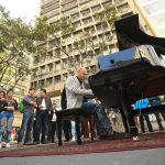 El piano que causa sensación en la carrera 7a3