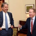 Kevin Whitaker embajador de Usa en Colombia y el exembajador William Brownfield