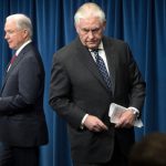 De izquierda a derecha, el procurador general Jeff Sessions y el secretario de Estado estadounidense Rex Tillerson Credit Stephen Crowley/The New York Times