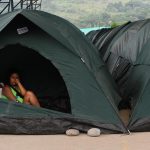 Ministro de Defensa Luis Carlos Villegas visita y escucha inquietudes y necesidades de los pobladores de Mocoa en albergue del Coliseo11