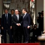 El recién elegido presidente ha llegado en la mañana de este domingo al Elíseo y ha llevado a cabo el traspaso de poderes con Hollande