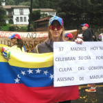 Venezolanas protestan en Colombia