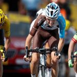 Uran le quitó la bonificación a Bardet y se metió en el podio de la carrera.