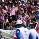 hinchas lesionados tras caerse una baranda de la tribuna norte en el ‘Metro’