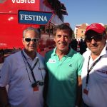 Lucho Escobar y Jairo Enrique Rodriguez con el campeonisimo Perico Delgado