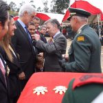 Foto_2_condecoración_alcalde_Peñalosa_celebración_Ejército_Nacional (3)