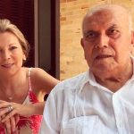 María Clemencia de Santos, junto a su padre.