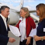 A su llegada a Nueva York el Presidente Juan Manuel Santos fue recibido por la embajadora de Colombia ante la ONU, María Emma Mejia.