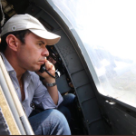 Desde el helicóptero supervisamos las tareas de la maquinaria amarilla para despejar la carretera panamericana Minterior