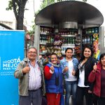 Entrega quioscos a vendedores informales