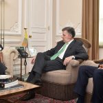 Tras el llamado presidencial, el jefe del equipo negociador del Gobierno con el Eln, Gustavo Bell,   se reunió en la Casa de Nariño con el Mandatario y el Alto Comisionado para la Paz.
