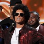 El artista Bruno Mars se llevó los tres premios más importantes de la noche