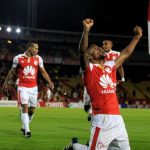 Santa Fe golea y clasifica a fase de grupos en Copa Libertadores.