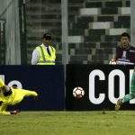 Colo Colo debuta en la Libertadores con una dura derrota ante Atlético Nacional de Medellín. El 0-1 castiga la floja participación del equipo de Pablo Guede. Valdivia juega solo; Paredes y Valdés, extraviados. Los albos no supieron generarle peligro a los colombianos y extienden la pesadilla chilena en el extranjero.Foto Cortesía de la Tercera-Deportes