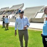 El Presidente de la República, el Alcalde Alex Char y el Gobernador Eduardo Verano, observan las nuevas gradas del Romelio Martínez, de Barranquilla, que quedará renovado para los Centroamericanos 2018.