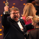 DEL TORO CELEBRA OSCAR 2018-03-05 01.17.28