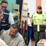 PETRO Y DUQUE GANAN CONSULTAS