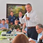 El Vicepresidente Óscar Naranjo lideró una comitiva del Gobierno Nacional que estuvo en Ocaña, Norte de Santander, para llevarle soluciones al Catatumbo en materia de seguridad, economía y atención social. El Vicepresidente señaló que se combatirá con contundencia a los grupos armados. Al encuentro asistieron 16 alcaldes de la región, el Ministro del Interior, el Alto Comisionado para la Paz, el Defensor del Pueblo y líderes comunitarios de la zona.