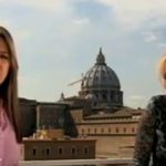 Vicky Dávila, directora de LA F.m., junto a Sandra Morelli, excontralora