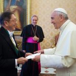 El diplomático de carrera Julio Aníbal Riaño entregó las credenciales al Sumo Pontífice como Embajador Extraordinario y Plenipotenciario de Colombia ante la Santa Sede._24052018 (1)
