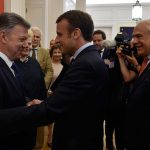 Breve diálogo entre el Presidente Juan Manuel Santos y su homólogo de Francia, Emanuel Macron.
