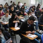 Estudiantes esperan poder entrara la UN