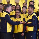 El Jefe de Estado entrega el Pabellón Nacional a la delegación deportiva de Colombia que participará en los Juegos Centroamericanos y del Caribe, que se realizarán en Barranquilla.