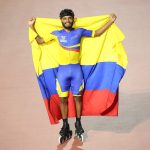 Alex Cujavante celebrando su medalla de oro