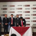 Firma simbólica de la formalización de la protesta social en Colombia por el Ministro del Interior