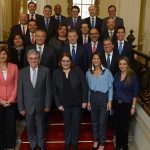 El Presidente Juan Manuel Santos, el Vicepresidente Óscar Naranjo y el Gabinete tuvieron este 31 de julio su último Consejo de Ministros en la Casa de Nariño. El equipo de gobierno se tomó esta foto luego de la reunión de trabajo.
