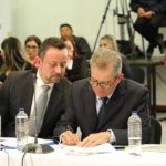 General Mario Montoya firma acta de compromiso ante la JEP
