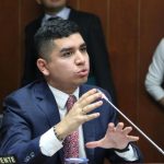 Ministro de Vivienda, Jonathan Malagón, durante la socialización del proyecto de ley de vivienda y hábitat en la comisión séptima del senado. Foto: Sharon Durán (MVCT).