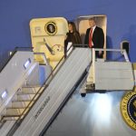 El presidente de Estados Unidos, Donald Trump, y la primera dama de Estados Unidos, Melania Trump, en su llegada al Aeropuerto Internacional de Ezeiza. / US President, Donald Trump, and US First Lady, Melania Trump, at their arrival at Ezeiza International Airport.
