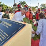En medio de una guardia de honor, el Presidente de la República y la Vicepresidenta colocaron una ofrenda floral en la población casanareña de Pore. Así comenzó la conmemoración del Bicentenario.
