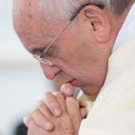 Papa Francisco rezó uno por uno por los cadetes fallecidos en el atentado perpetrado por la guerrilla del ELN contra una escuela de oficiales en Bogotá el pasado 17 de enero, y pidió por la paz en Colombia.