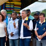 El Jefe de Estado se desplazó a Chocó para evaluar los daños causados por las inundaciones del río San Juan y anunció la llegada al departamento de dos aviones con 24 toneladas de ayuda, entre otras acciones iniciales.