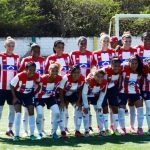 Gran parte del plantel de jugadoras del equipo femenino de Junior en el estadio de Puerto Colombia. Foto Luis Felipe De la Hoz