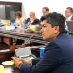 Presi-dente de MIRA, Senador Carlos Eduardo Guevara.